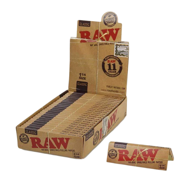RAW CLASSIC ROLLING PAPERS 1 1/4 - 24PK